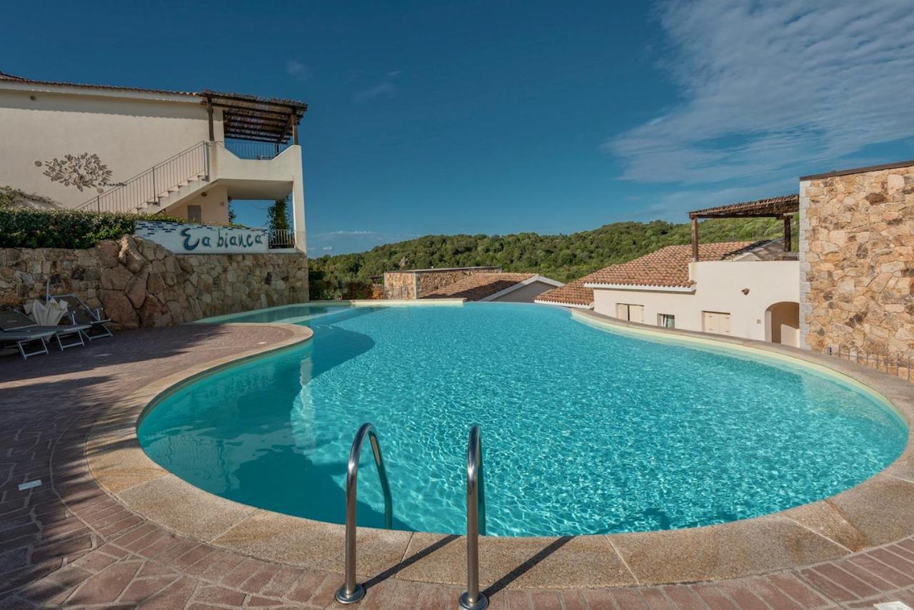 Residence Con Piscina A 4 Km Da Baja Sardinia Cala Bitta 外观 照片